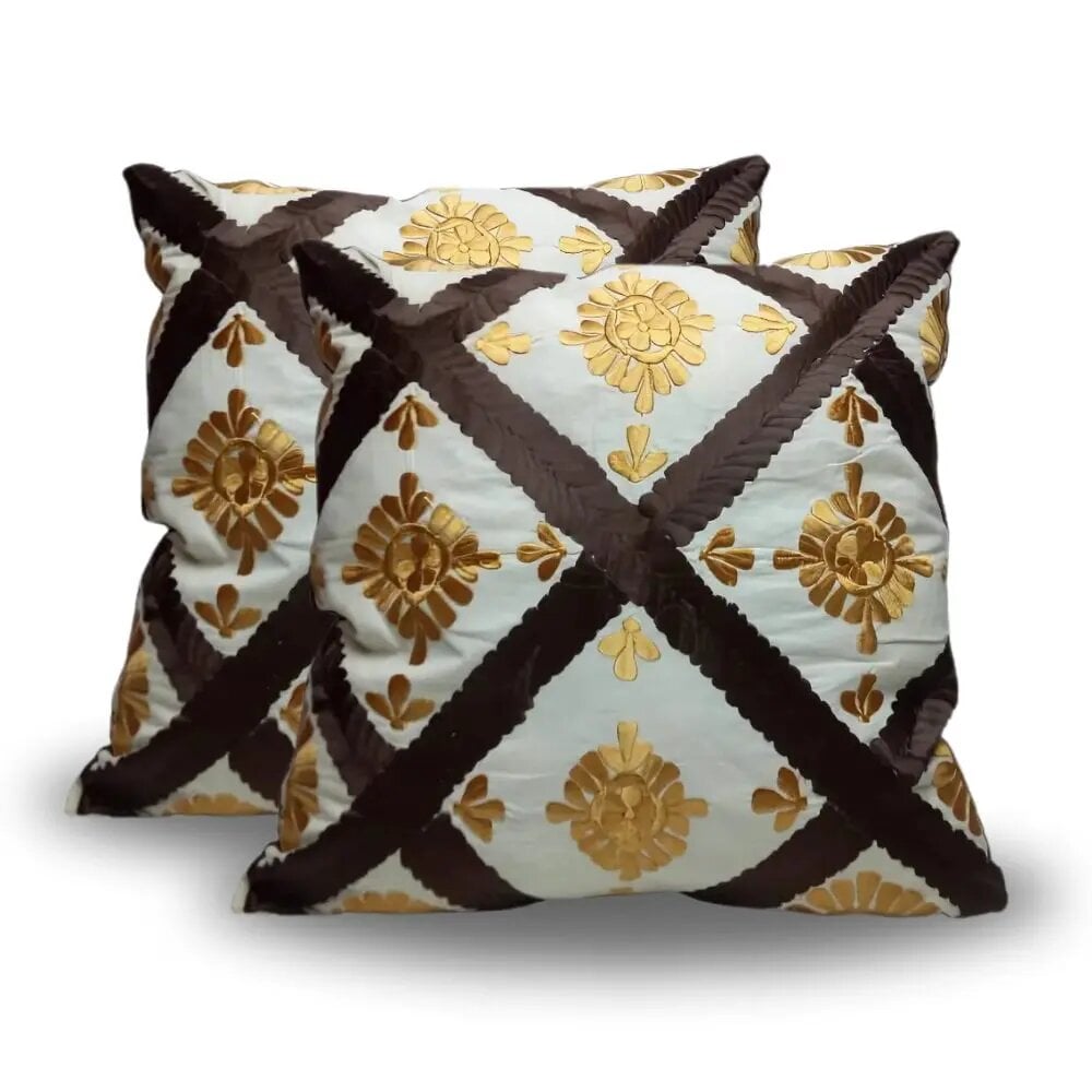 Woven diamond cushion covers with golden embroidery and brown lattice pattern, set of 2 decorative pillows Woven diamond cushion covers with golden embroidery and brown lattice pattern, set of 2 decorative pillows