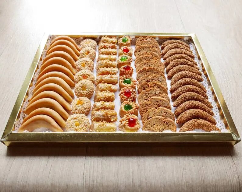 Assorted Moroccan almond cookies gift box with 6 varieties including gazelle horns and sesame cookies, 800g