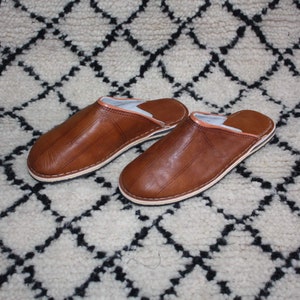 BABOUCHES en CUIR Camel - Fabrication Berbères 100% ARTISANALE - Homme & Femme - Du 35 au 50  !
